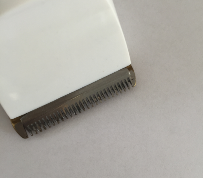 大広間RFCD-1688の電池式の毛のバリカンの調節可能なひげのトリマー